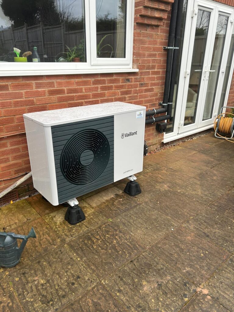Air Source Heat Pumps vs Gas Boilers: Reliability and Lifespan Compared